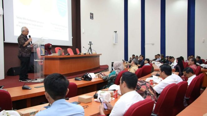 
					Kegiatan sosialisasi pekerjaan penyambungan pipa Instalasi Pengolahan Air Limbah (IPAL) ke 11.000 perumahan di Kecamatan Batam Kota, Rabu (24/4/2024). Foto: BP Batam