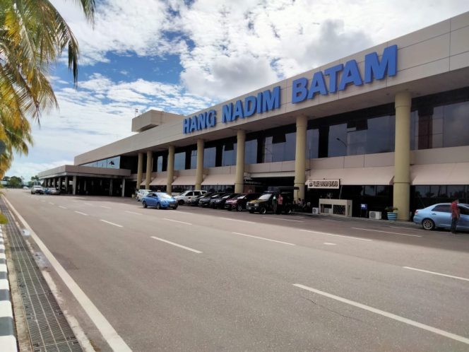 
					Bandara Internasional Hang Nadim Batam telah menambahkan 37 penerbangan tambahan untuk mengakomodasi lonjakan jumlah penumpang selama periode mudik Lebaran 2024. Foto: CENTRALNEWS