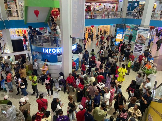 
					Suasana di Pelabuhan Feri Internasional Batam Center menjadi salah satu pintu masuk wisman ke Kota Batam, Provinsi Kepulauan Riau. (Foto: Irvan Fanani/Ulasan.co)