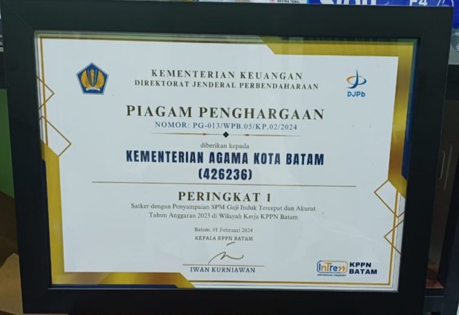 
					Kantor Kementerian Agama Kota Batam mendapat penghargaan sebagai Satuan Kerja Terbaik I dalam Penyampaian SPM Gaji Induk Tercepat dan Akurat Tahun 2023. Foto: KEMENAG BATAM