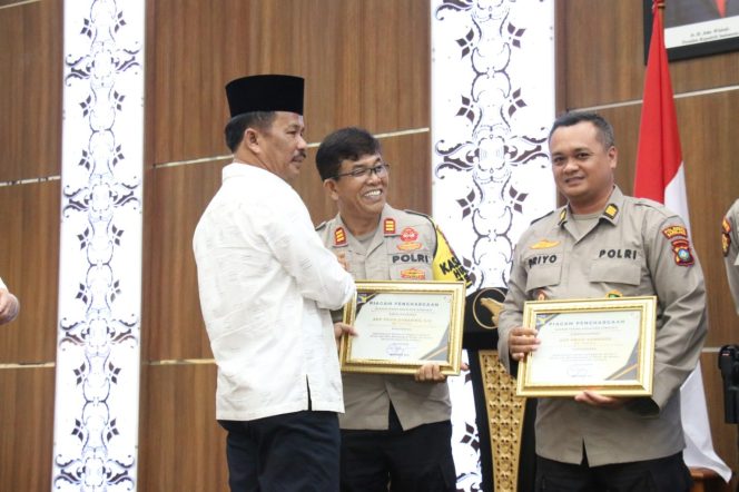 
					Kepala Ex Officio BP Batam, H.M. Rudi SE MM saat Penghargaan dari Kepala BP Batam bagi Personel Polresta Barelang.