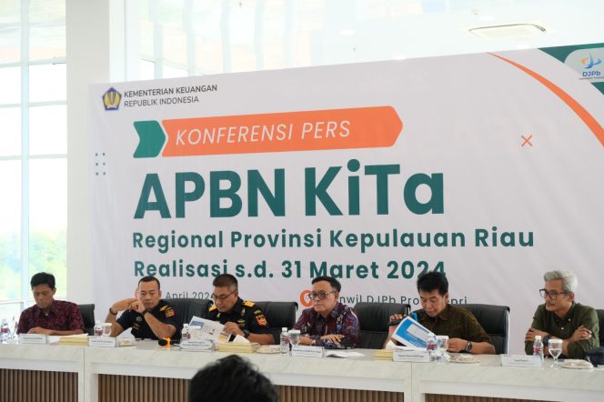 
					Kanwil DJPb Kepri Konferensi Pers APBN KiTa Kepri pada Periode 31 Maret 2024 bersama Kemenkeu Satu Regional Kepri di Tanjungpinang, Selasa (23/4/2024).