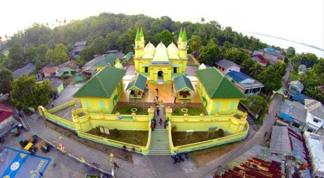 
					Masjid Sultan Riau Pulau Penyengat.