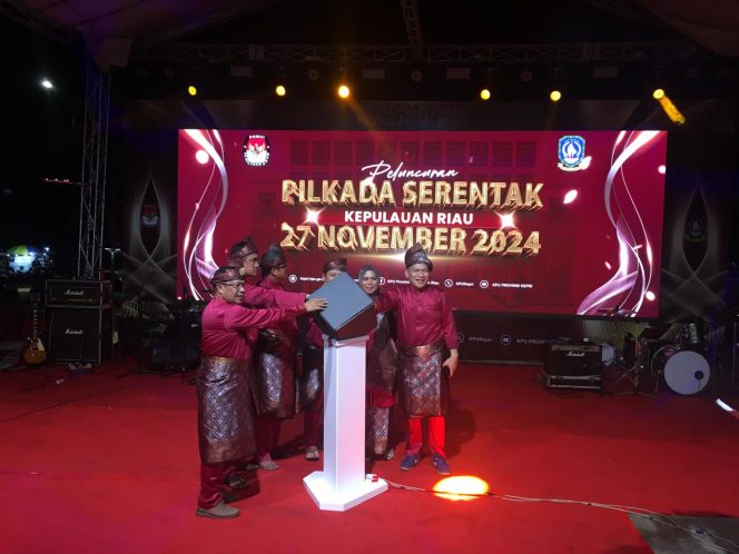 
					KPU Kepri melaunching Pilkada serentak 2024 di Laman Tugu Sirih, Tepi Laut Tanjungpinang, Sabtu (27/4/2024) malam.