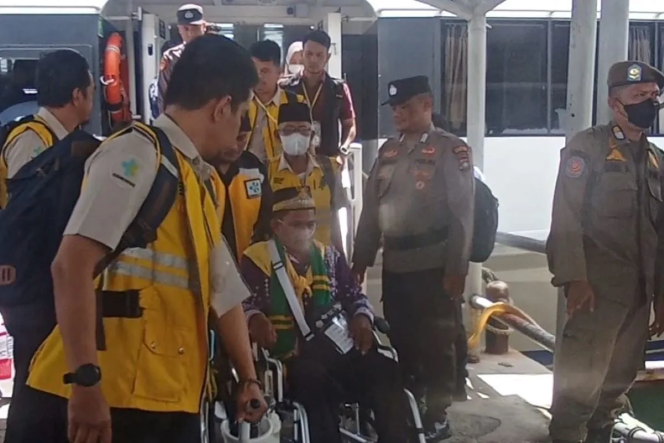 
					JCH asal Kabupaten Indragiri Hilir  Sirajuddin Bedu Habek di rawat di Rumah Sakit Badan Pengusahaan (RSBP) Batam karena mengalami gagal jantung. Foto: KEMENAG RIAU