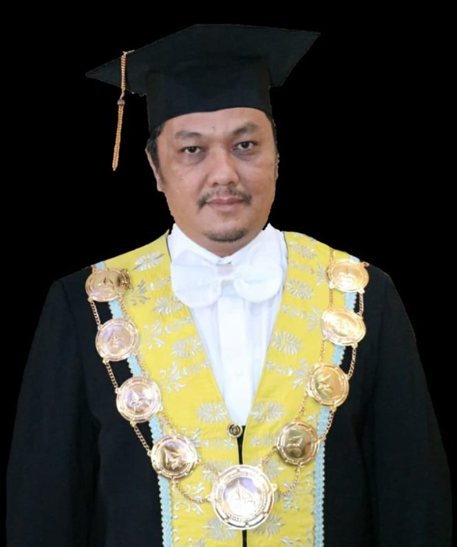 
					Rektor UMRAH terpilih, Agung Dharma Syakti.