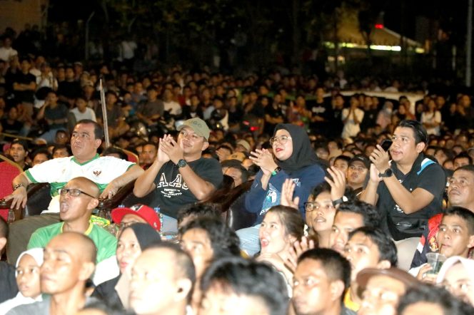 
					Agenda Nonton Bareng (Nobar) Timnas Indonesia U-23 vs Uzbekistan di Sekretariat KONI Kota Batam berlangsung meriah, Senin (29/4/2024).