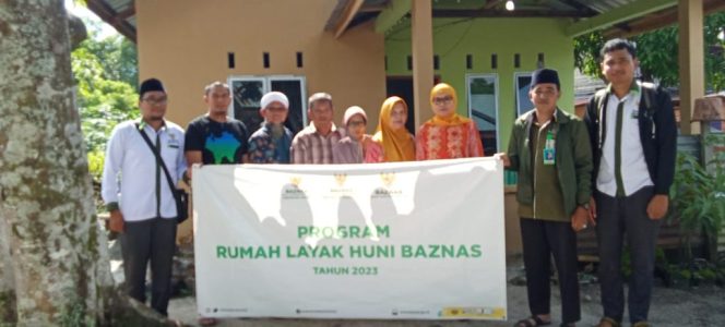 
					Baznas Kabupaten Lingga meresmikan Rumah Layak Huni Baznas (RLHB), program bedah rumah gratis, di Lorong Fajar RT.03/RW.10, Kelurahan Dabo, Kecamatan Singkep.