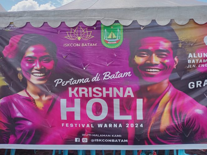 
					Acara Krishna Holi yang diadakan di Dataran Engku Putri, Batam, Minggu (5/5/2024).