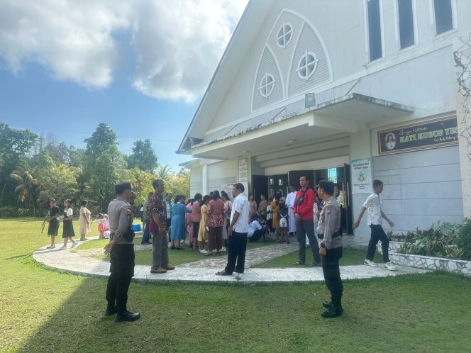 
					Polres Karimun melaksanakan pengamanan tempat-tempat ibadah yang ada di Kabupaten Karimun, Kamis (9/5/2024).