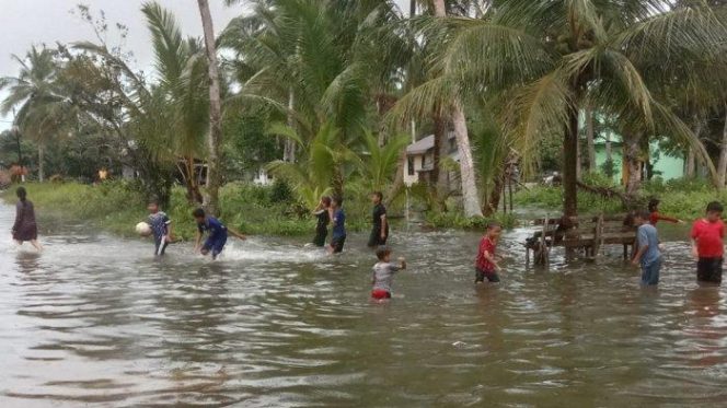 
					Ilustrasi. Banjir rob di Kampung Suak Rasau, Desa Sungai Buluh, Kecamatan Singkep Barat, Kabupaten Lingga, Provinsi Kepri, beberapa waktu lalu.