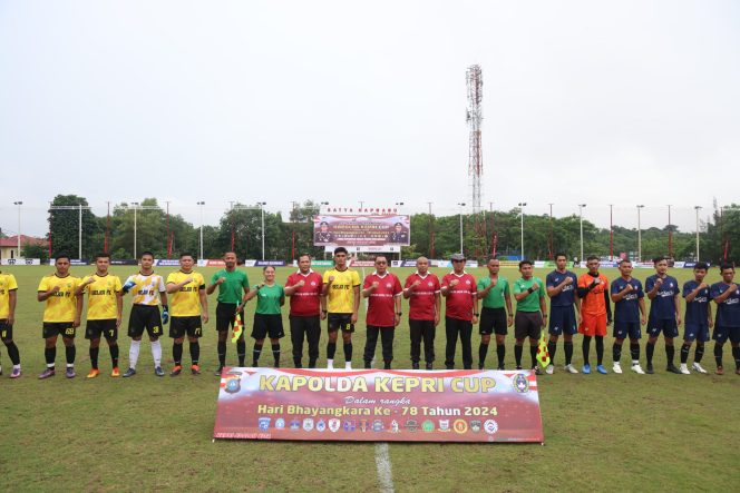 
					Foto bersama dengan para pemain awal pembuatan turnamen