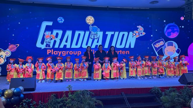 
					Sebanyak 252 murid dari Playgroup dan TK Yeho Creative Kids diwisuda di Ballroom Pacific Palace Hotel, Selasa (21/5/2024).