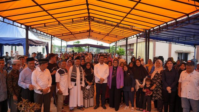 
					Masyarakat Tanjung Ayun Sakti, Kota Tanjungpinang, menyambut antusias kehadiran H. Muhammad Rudi dalam rangka silaturahmi bersama relawan, Senin (27/5/2024).