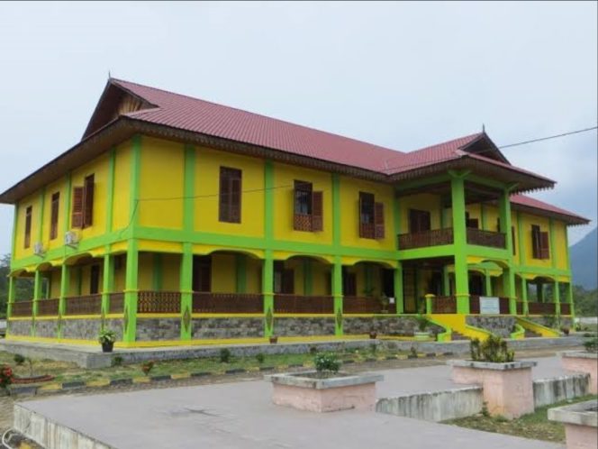 
					Setidaknya ada 2.354 orang yang berkunjung ke museum terbesar di Kepri yaitu museum Linggam Cahaya yang terletak di pusat Kota Daik Lingg, sejak Januari hingga Mei 2024.