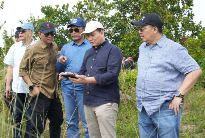 
					Peninjaun lokasi pembangunan hunian baru di Tanjung Banon, Minggu (9/6/2024).