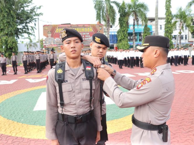 
					Sebanyak 59 (lima puluh sembilan) siswa Diktukba Polri SPN Polda Kepri melaksanakan latihan kerja (Latja) di Polres Karimun, Senin (3/6/2024).