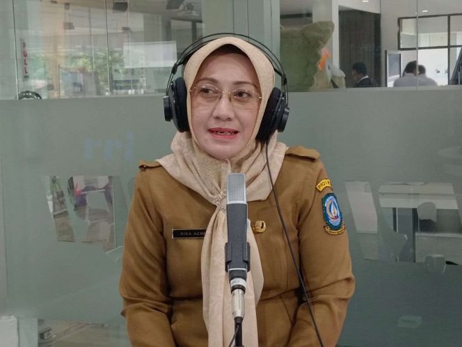 
					Kepala DP2KH Kepri, Rika Azmi saat dialog interaktif di RRI.