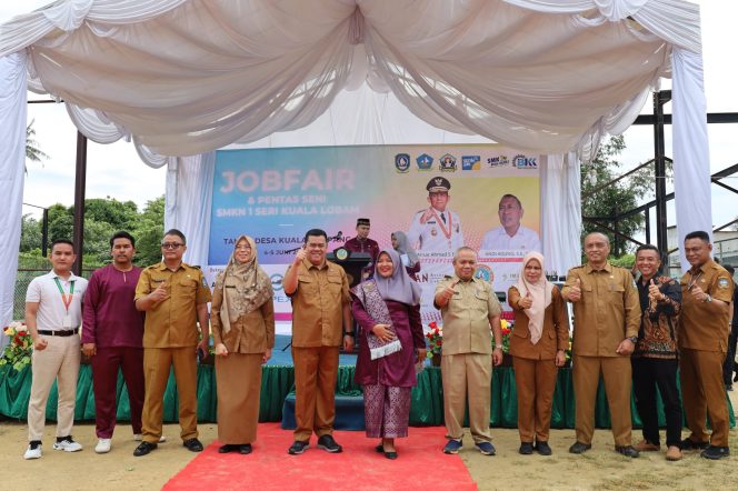 
					Sekda Bintan Ronny Kartika saat avara job fair, Selasa (4/6/2024).