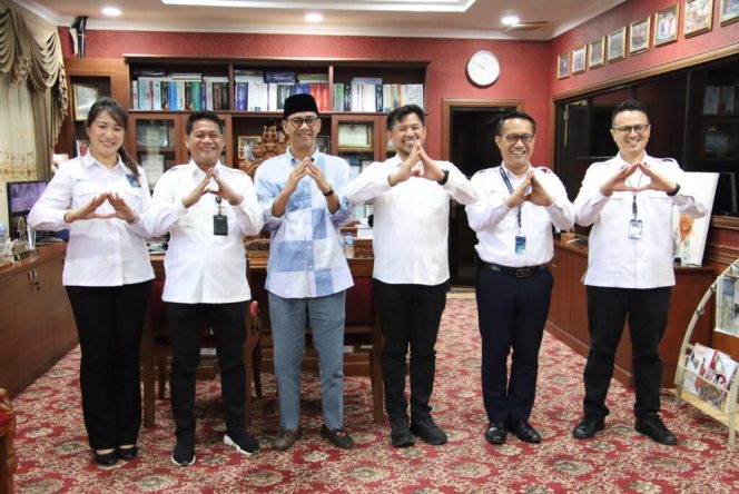 
					Ketua DPRD Kota Batam Nuryanto SH MH menerima kunjungan silaturrahmi dan audiensi dari manajemen Bank Tabungan Negara (BTN) Kantor Cabang Batam, Rabu (6/6/2024) pagi.  Foto: Dok. Humas DPRD Kota Batam