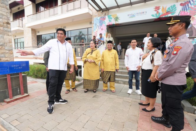 
					Bupati Kabupaten Bintan, Roby Kurniawan saat membuka Job Fair.