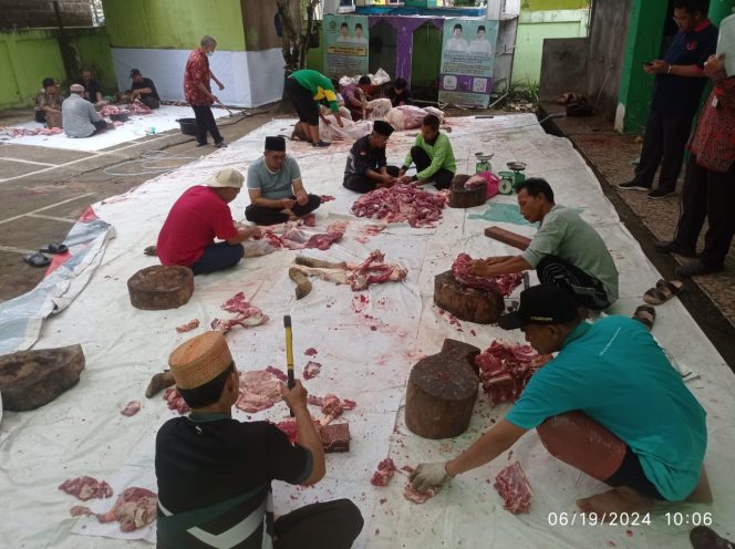 
					Kantor Kementerian Agama (Kemenag) Kota Batam melaksanakan kegiatan kurban yang rutin dilaksanakan setiap tahunnya pada Rabu (19/6/2024). Foto: Rei/HarianHaluanKepri