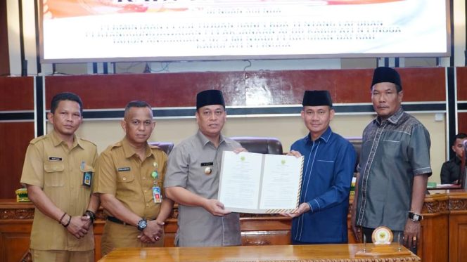 
					Ranperda RPJPD 2025-2045 disampaikan dengan penuh antusiasme dan harapan besar khususnya bagi Kabupaten Lingga kedepan.