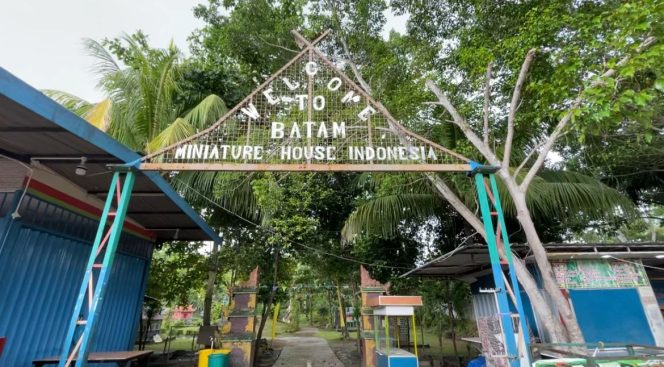 
					Tempat wisata Taman Miniatur Rumah Adat yang berlokasi di Golden City, Bengkong Laut. Foto: Mulyadi/HarianHaluanKepri