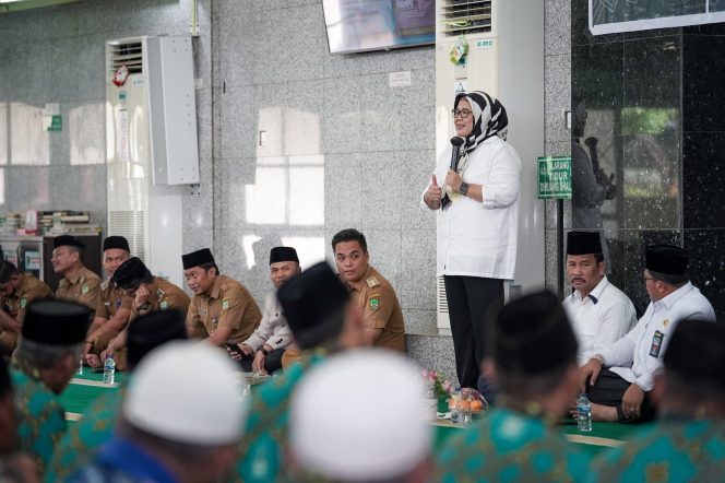 
					Wakil Gubernur Provinsi Kepri, Hj. Marlin Agustina saat menghadiri agenda silaturahmi dengan seluruh tokoh agama di Kecamatan Sekupang dan Kecamatan Batu Ampar, Senin (24/6/2024).