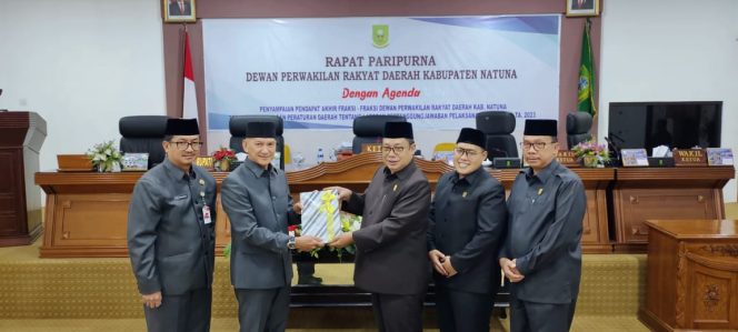 
					Penyampaian pidato pandangan akhir fraksi DPRD Natuna tentang LPP APBD 2023.