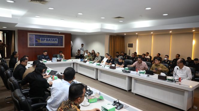 
					Kepala Badan Pengusahaan (BP) Batam, Muhammad Rudi menerima kunjungan kerja Ombudsman RI di Marketing Centre, Batam Centre, Kamis (27/6/2024).