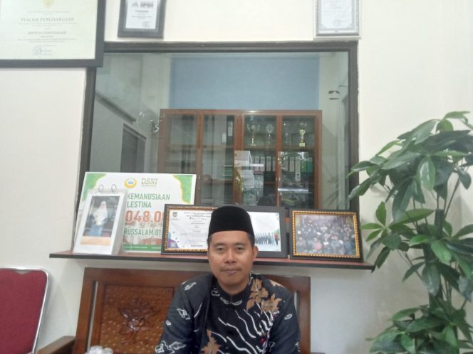 
					M. Rohman Fauzi, Wakil Kesiswaan SMPIT Darussalam. Foto: Atika/HarianHaluanKepri