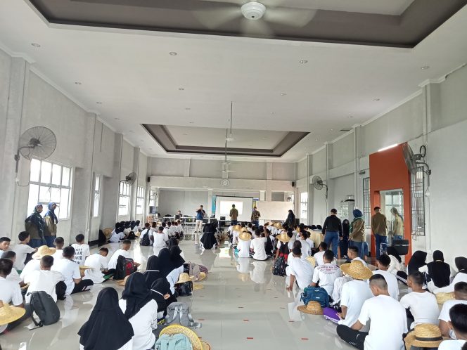 
					Kegiatan MPLS di SMK Muhammadiyah Batam. Foto: Atika/HarianHaluanKepri