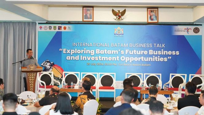 
					BP Batam melalui Anggota Bidang Pengusahaan, Wan Darussalam mewakili Kepala BP Batam, Muhammad Rudi menghadiri kegiatan International Batam Business Talk pada Sabtu (20/7/2024) di Turi Beach Nongsa.