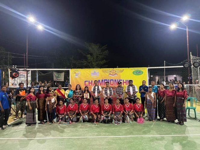 
					Foto bersama saat Penutupan turnamen bola voli Odang Memorial Cup (OMC) 2 Ikatan Keluarga Besar Maumere (IKBM) Kota Batam