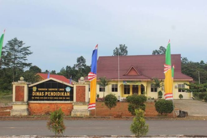 
					Dinas Pendidikan Kabupaten Lingga terus berkomitmen dalam mendukung pendidikan dasar melalui program seragam sekolah gratis untuk murid baru di tingkat Sekolah Dasar (SD) dan Sekolah Menengah Pertama (SMP).