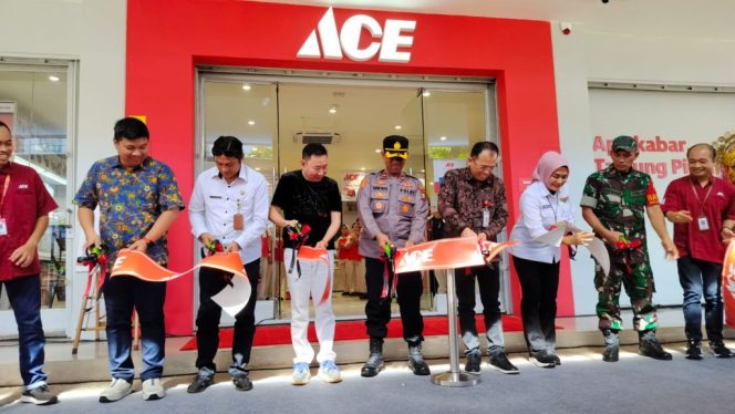 
					Grand opening Ace Hardware membuka cabang baru di Kota Tanjungpinang Rabu (10/7/2024).