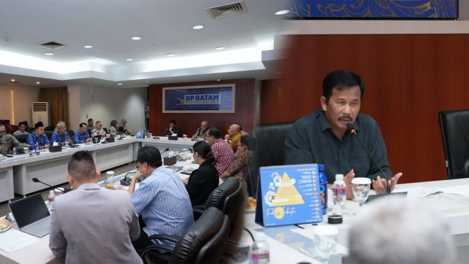 
					BP Batam menggelar rapat koordinasi untuk Pengembangan Rempang Eco-City dihadiri oleh Pemerintah Kota Batam serta PT Makmur Elok Graha (MEG) sebagai pengembang kawasan.