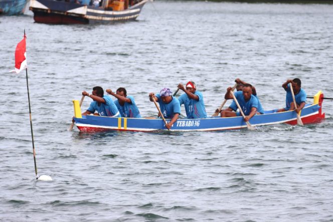 
					Event bergengsi di Tambelan yang dikenal dengan Lumbak Kayuh kembali berlangsung semarak.