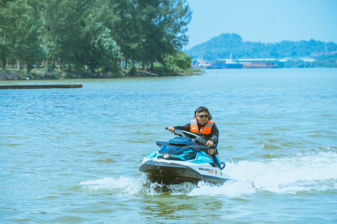 
					HARRIS Resort Waterfront Batam, yang terletak di Marina City, Sekupang Batam, adalah surga liburan yang menawarkan kombinasi sempurna antara kemewahan dan petualangan.