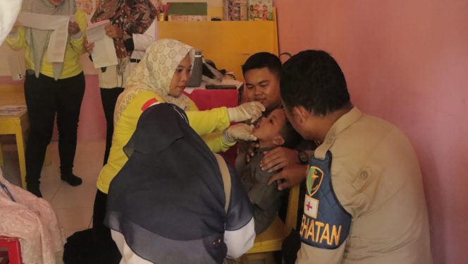 
					Sidokkes Polres Lingga bersama Puskesmas Dabo Ikut Serta Dalam Perancangan Pin Polio Tahun 2024 dalam Rangka Penanggulangan KLB Polio, di TK Bhayangkari Polres Lingga Rabu (24/7/2024).