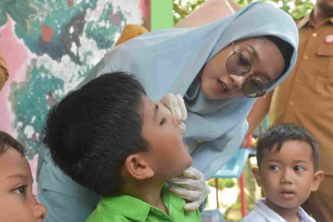 
					Hari pertama pelaksanaan Imunisasi Polio telah diberikan kepada 2.585 anak di Kota Tanjungpinang, Selasa (23/7/2024).