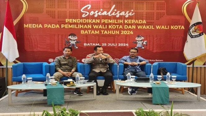 
					Sosialisasi KPU di hotel Harris Batam Centre, Kamis (25/7/2024).