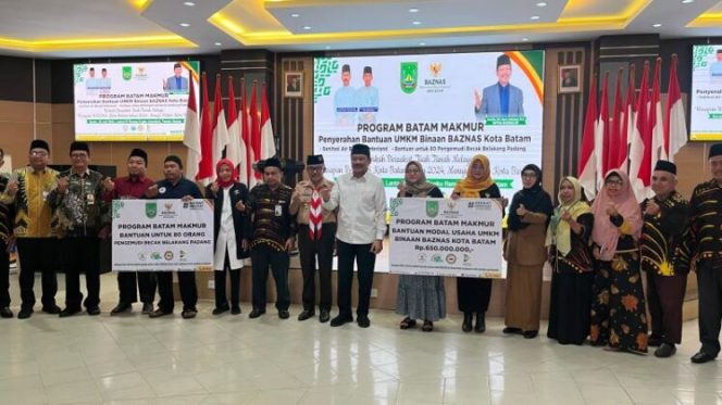 
					Penyaluran bantuan untuk Usaha Mikro, Kecil, dan Menengah (UMKM) yang diselenggarakan oleh Badan Amil Zakat Nasional (Baznas) Kota Batam di Aula Engku Hamidah Lt IV Kantor Wali Kota Batam, Senin (29/7/2024).