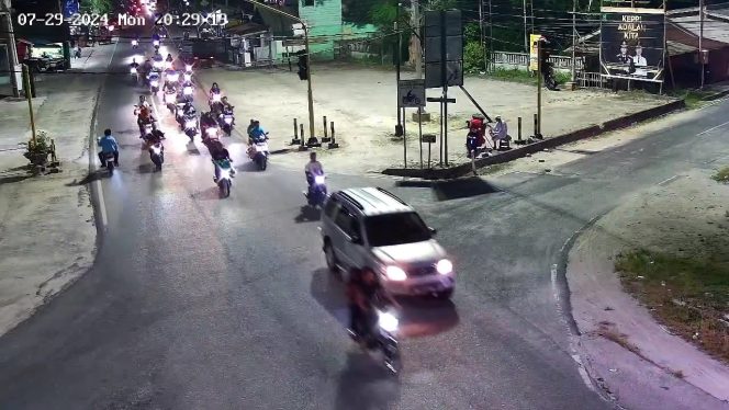 
					Gambaran Simpang Lampu Merah Jalan Soekarno Hatta Ranai.