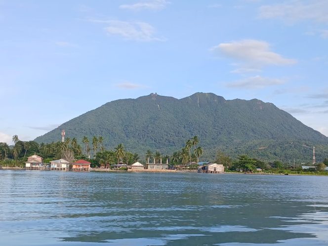 
					Gunung Ranai Natuna 