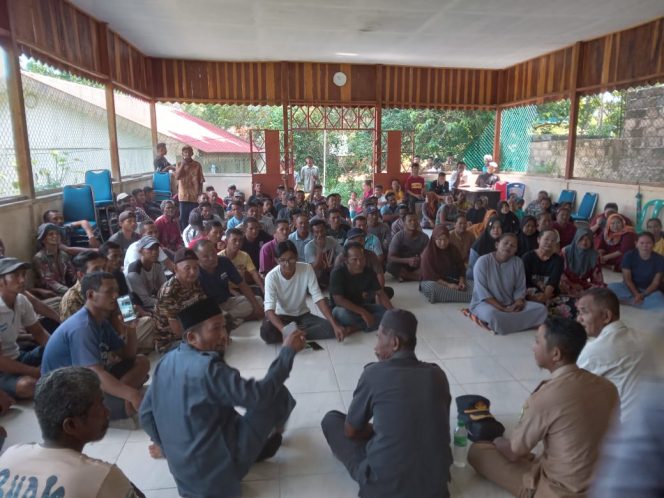 
					BPD bersama lapisan masyarakat Desa Pulau Medang saat musyawarah desa di Kantor Balai Desa Pulau Medang, Selasa(13/8/2024).