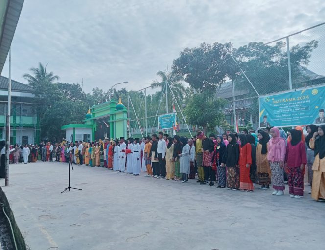 
					MTS Negeri 2 Batam melakukan Upacara pengibaran bendera HUT ke-79 RI tahun 2024