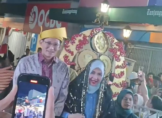 
					Menparekraf Sandiaga Salahudin Uno pada pembukaan di Jalan Merdeka, Tanjungpinang Fest 2024, Minggu (4/8/2024). 