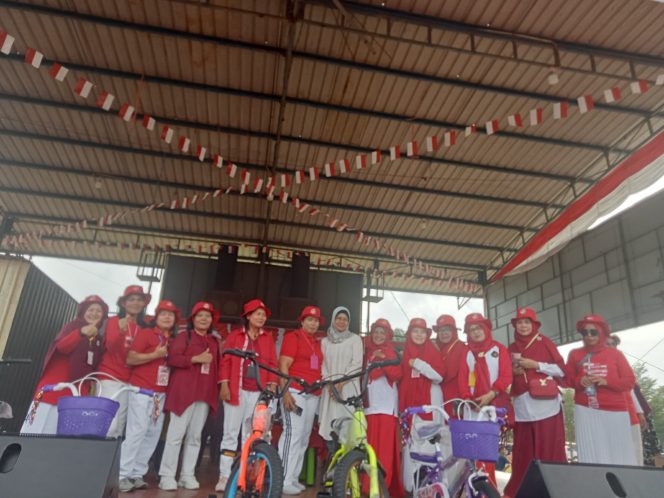 
					Dalam rangka memperingati Hari Anak Nasional dan HUT RI ke-79, digelar sebuah karnaval di Lapangan Alun-Alun Batu Aji, Sabtu (10/8/2024).